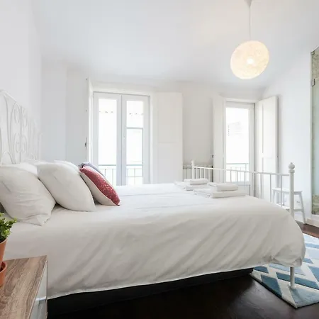 Explore Vibrant From A Designer Loft At Casa Da Barroca * Lisbon