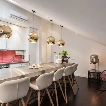 Designer Loft In The Heart Of Bairro Alto 아파트 *