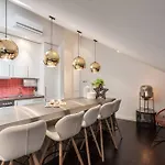 Designer Loft In The Heart Of Bairro Alto Apartment *